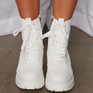 White boots six 9 , never worn